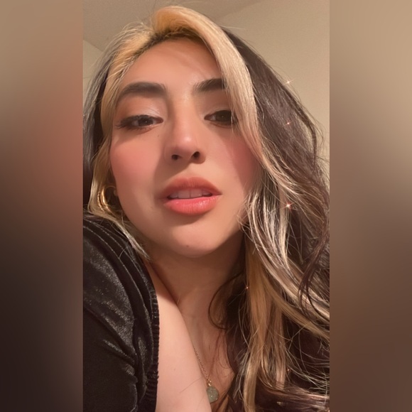 Meet your Posher, Itzel - Picture 2 of 5